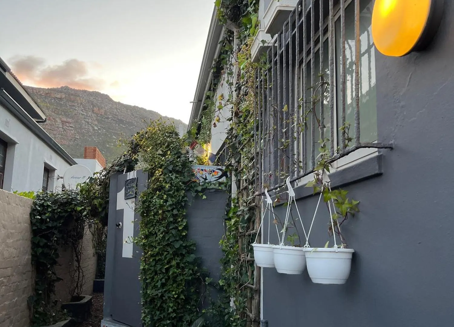 Apartment Seaside Getaway @ Swallow House Suite #2 Cape Town